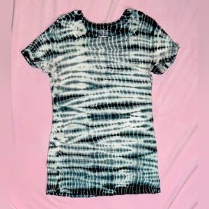 Short Sleeve Navy Blue Tie Dye Scoop Neck Shirt GUC